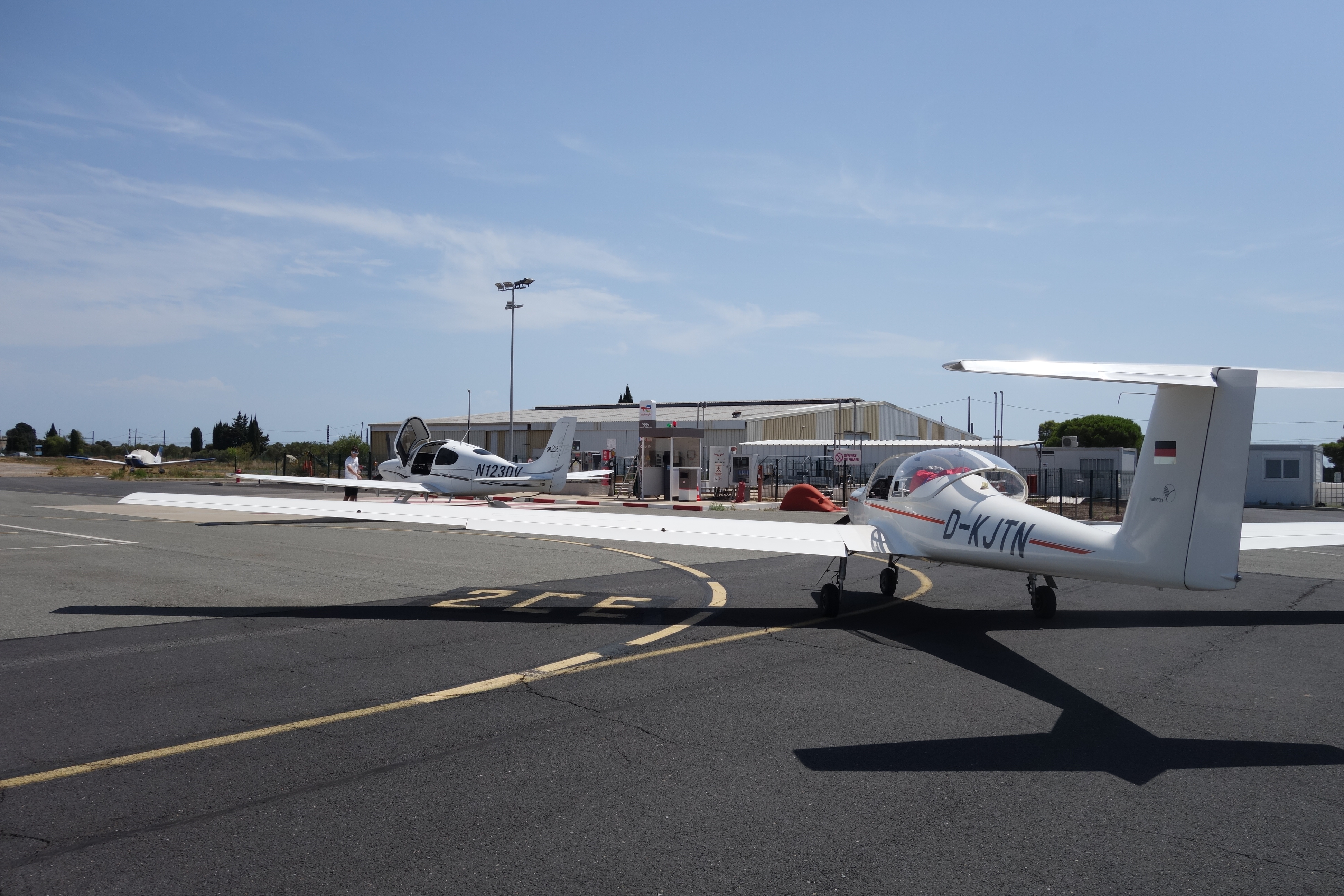 Refueling in Béziers